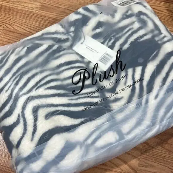 NWT - Plush X Revolve Teddy Bear Jacket NWT Women’s Small Zebra Black - Picture 3 of 3